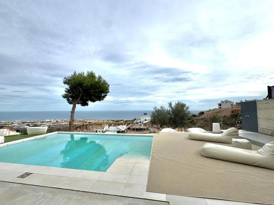 Sale of independent chalet in Calle Abubilla, Benalmádena
photo 2