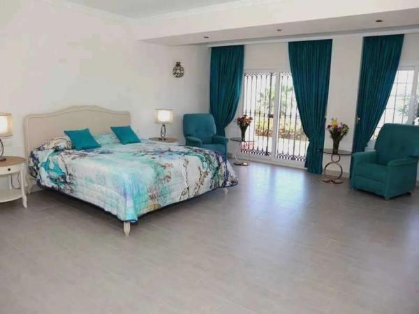 Chalet independiente en venta en Barrio Hacienda Torrequebrada, Benalmádena thumbnail 2