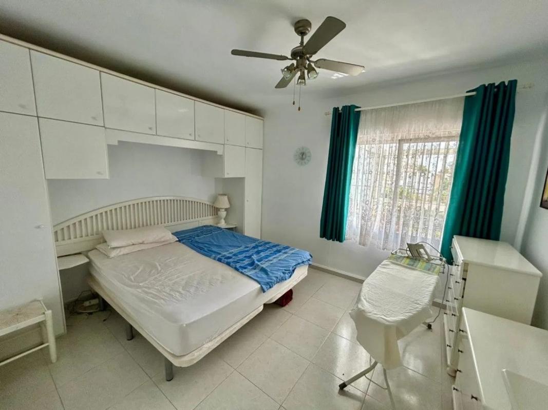 Sale of apartment in Calle Salvador Rueda, Benalmádena
 photo 4