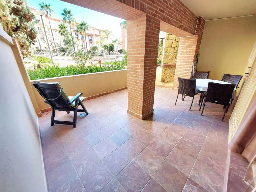 Sale of apartment in Avenida Gandhi, Benalmádena
photo 1