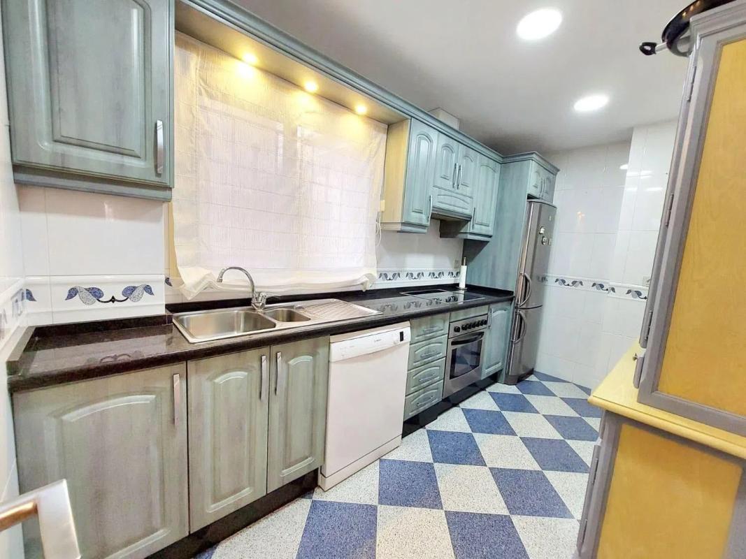 Sale of apartment in Avenida Gandhi, Benalmádena
photo 3