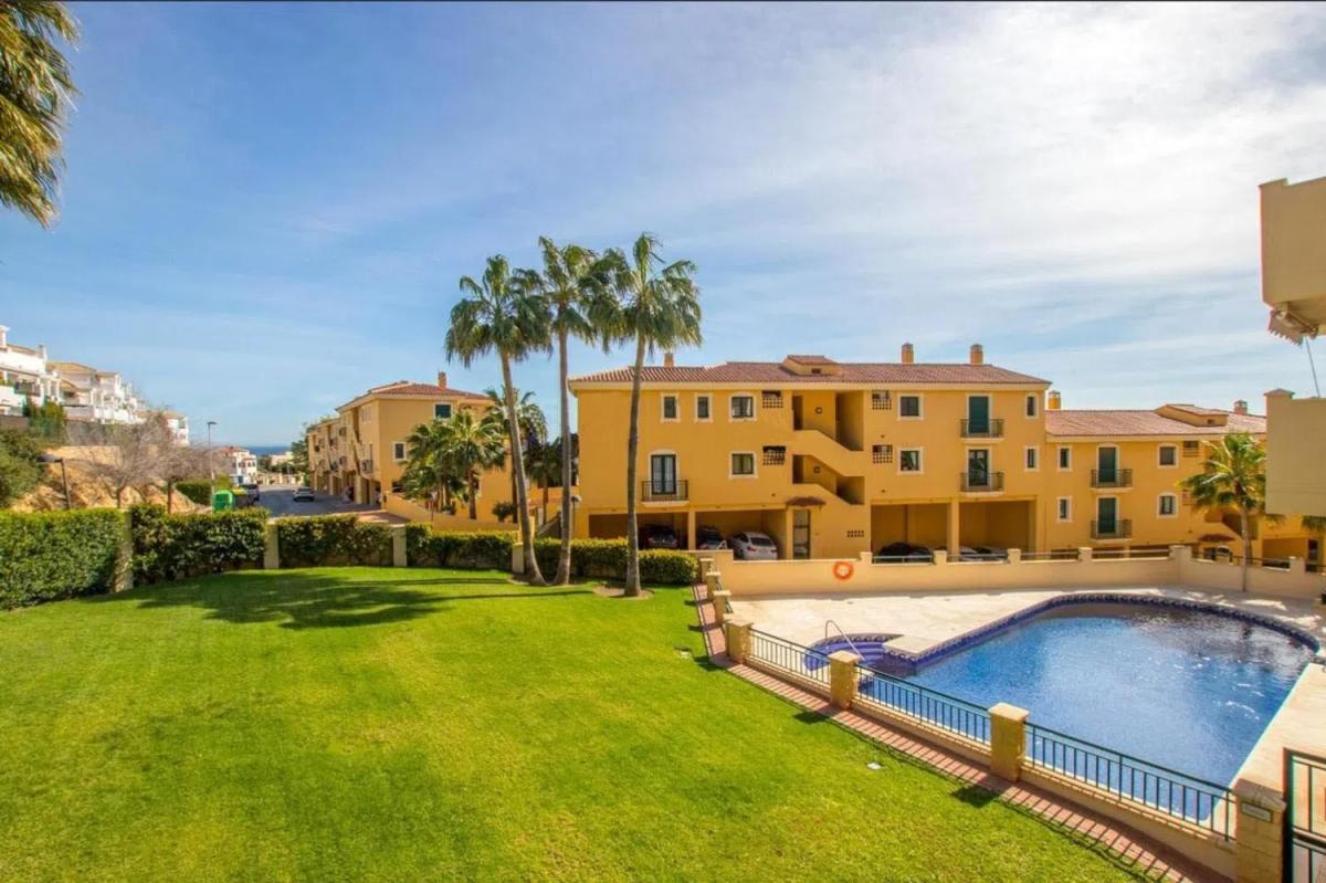 Sale of apartment in Calle Gabriela Mistral, Benalmádena
photo 1