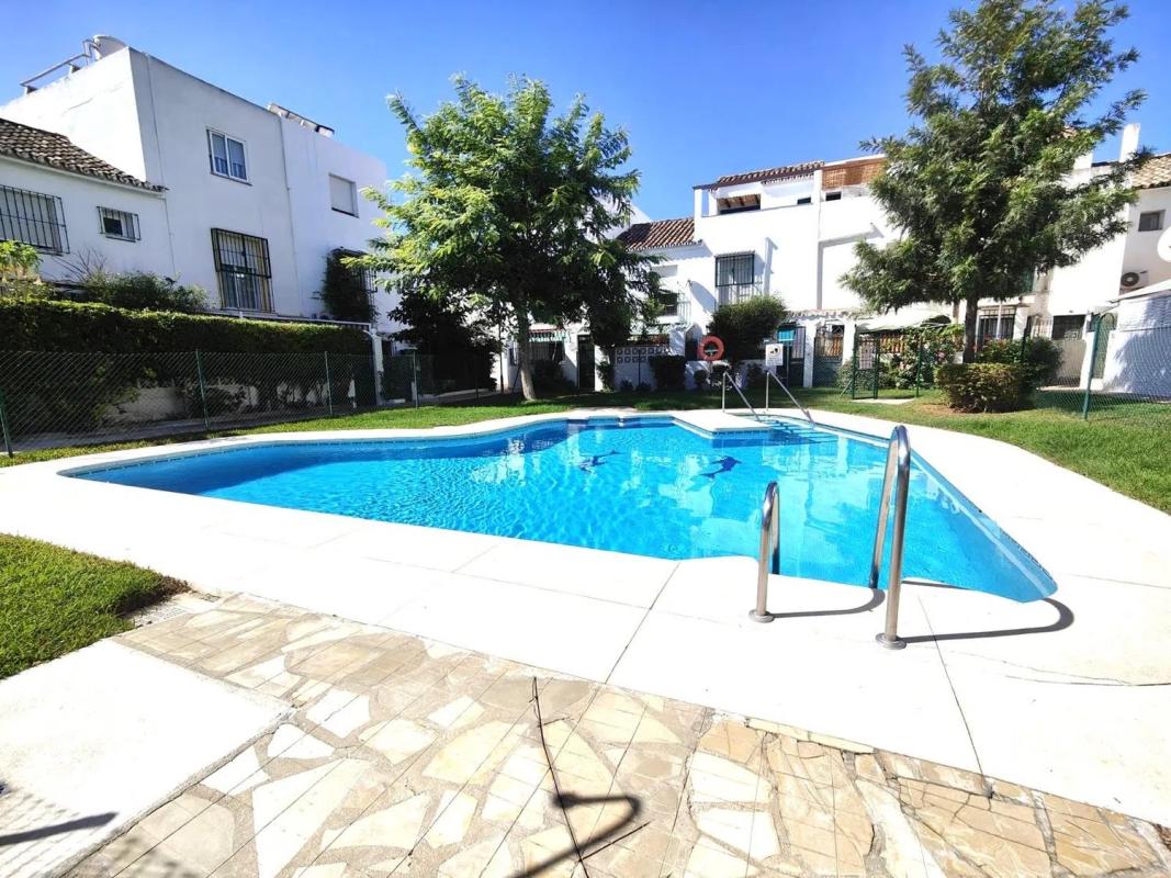 Sale of independent chalet in Calle Andrómeda, Benalmádena
photo 1