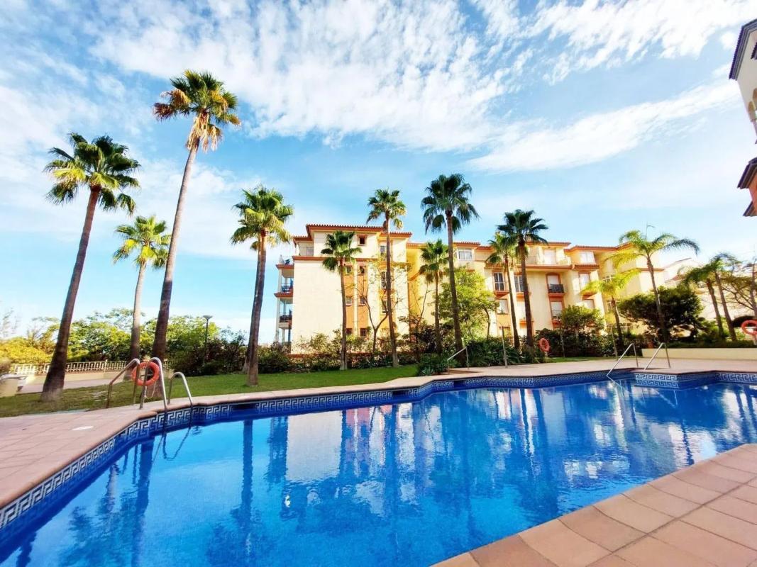 Sale of apartment in Avenida Gandhi, Benalmádena
photo 1