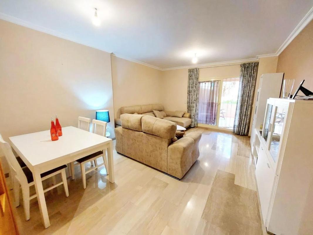 Sale of apartment in Avenida Gandhi, Benalmádena
photo 2