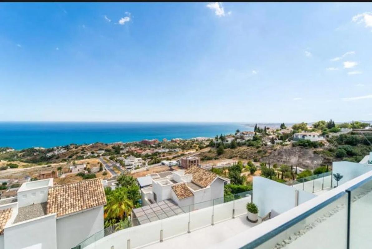 Sprzedaż niezależnego domku jednorodzinnego w  Calle Rododendro, Benalmádena photo 3
