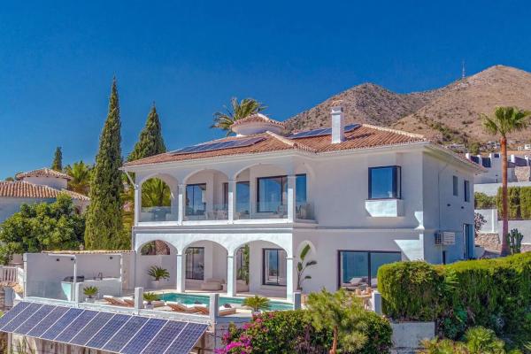 Chalet independiente en venta en Paseo Walkway de Toledo, Benalmádena photo 1