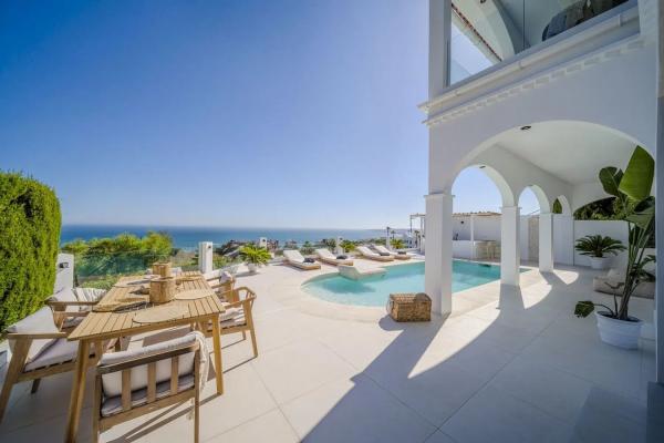 Chalet independiente en venta en Paseo Walkway de Toledo, Benalmádena thumbnail 1