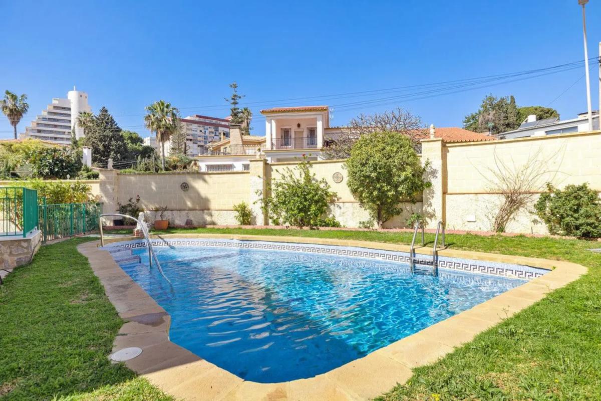 Venta de chalet independiente en Calle los Naranjos, Benalmádena
photo 1