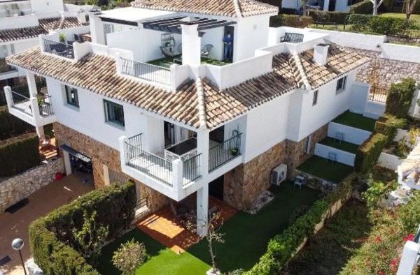 Wolnostojąca willa na sprzedaż w Calle Schubert s/n, Benalmádena photo 1