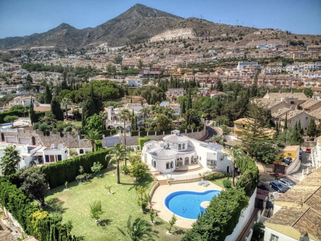 Sale of independent chalet in Avenida del Pacífico, Benalmádena
photo 1