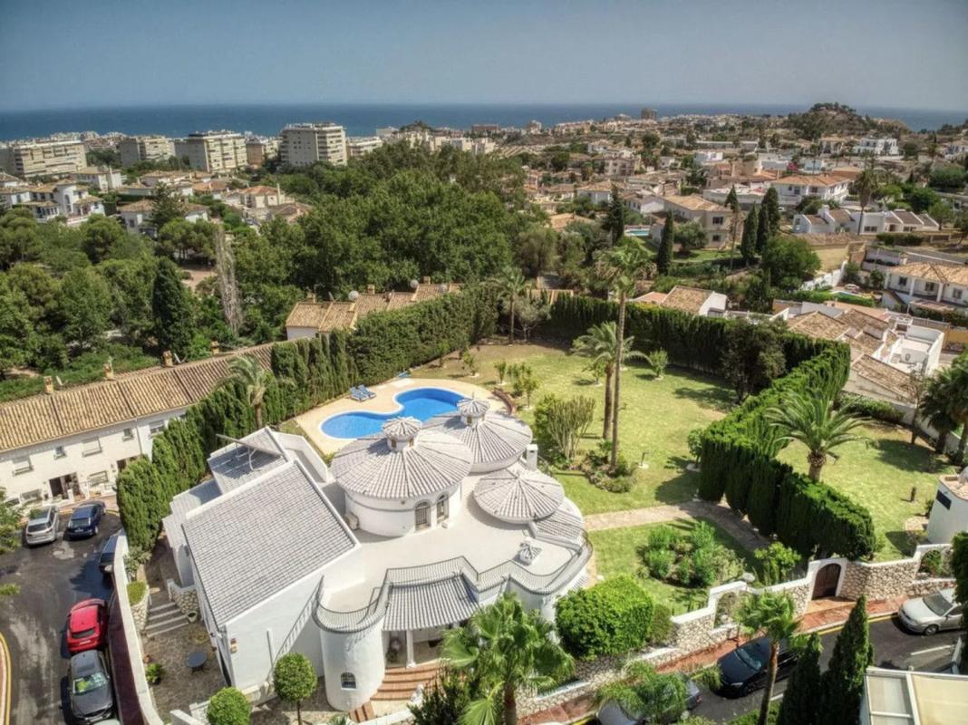 Sale of independent chalet in Avenida del Pacífico, Benalmádena
photo 2