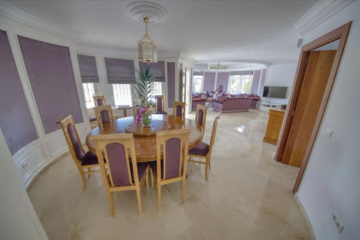 Sale of independent chalet in Avenida del Pacífico, Benalmádena
photo 3