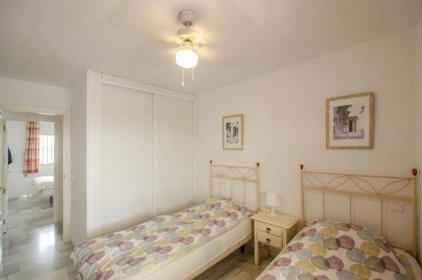 Apartment for sale in  Calle Poseidón, Benalmádena photo 4