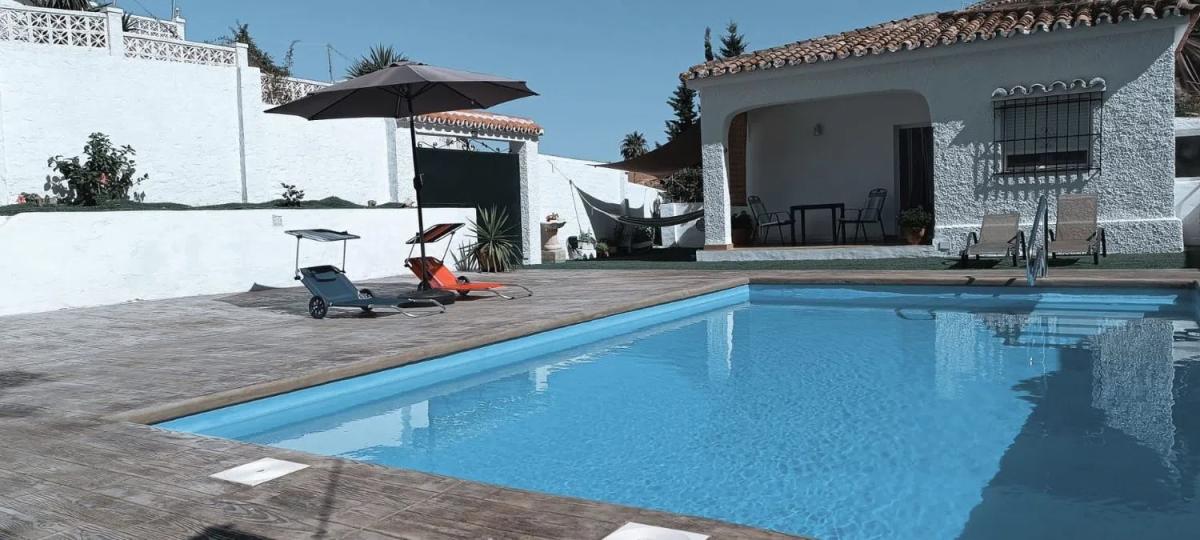 Sale of independent chalet in Calle Adelfa del Sauce, 225, Benalmádena
photo 1