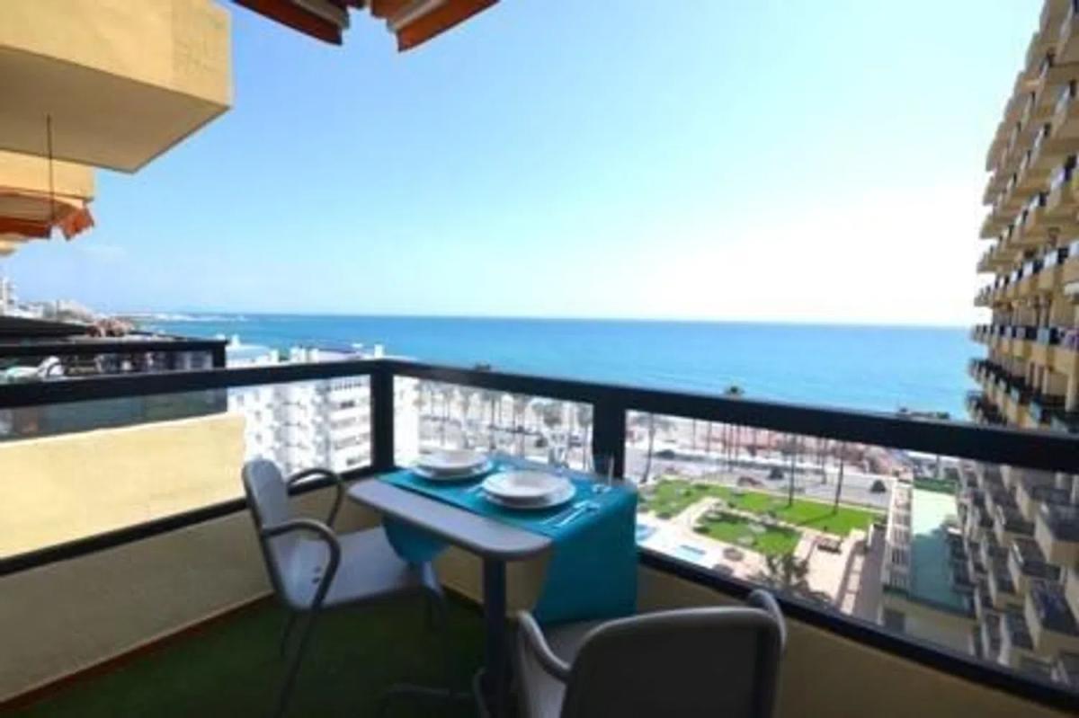 Продажа квартиры на Barrio Cortijo Torrequebrada, Бенальмадена
photo 1