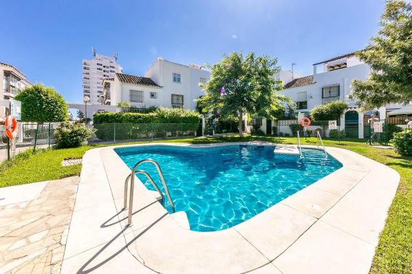 Piso en venta en Calle Pepa Guerra Valdenebro, Benalmádena photo 1