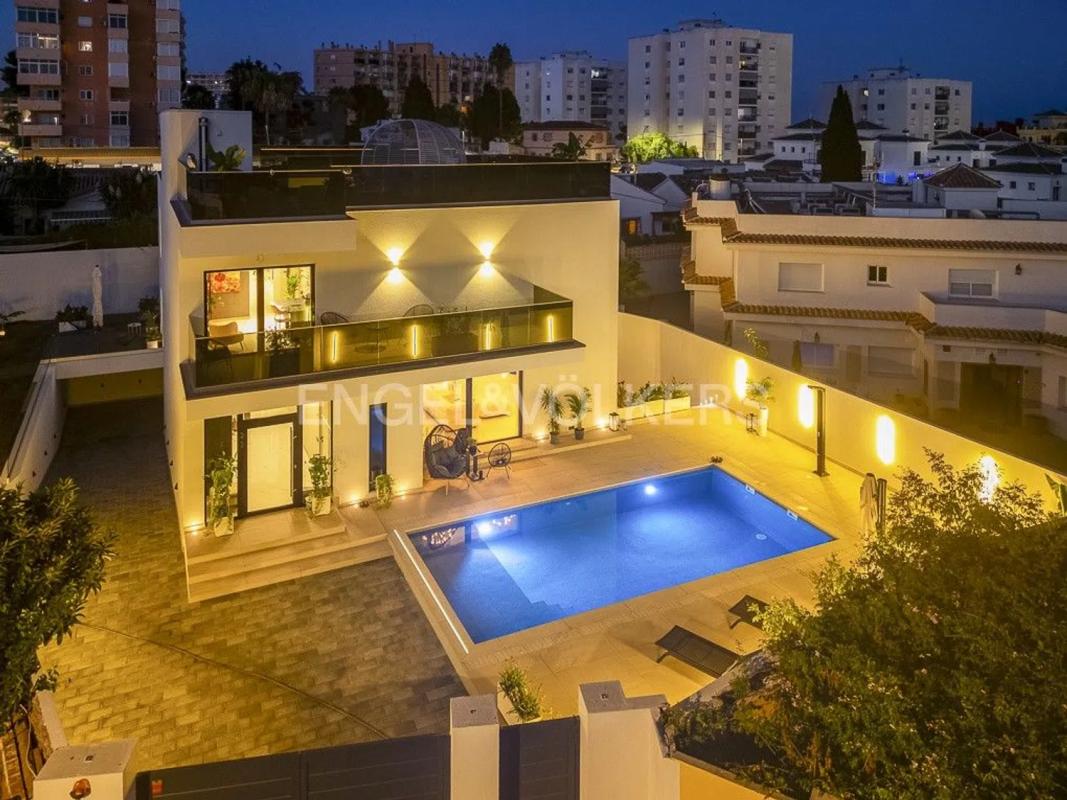 Продажа отдельного шале в  Solymar - Puerto Marina, Бенальмадена photo 2