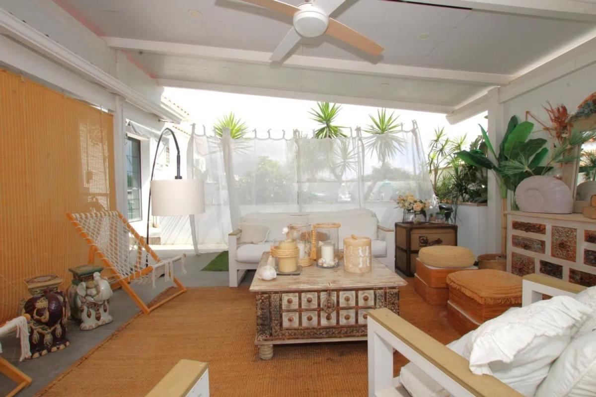 Sale of independent chalet in Avenida Retamar, Benalmádena
photo 4