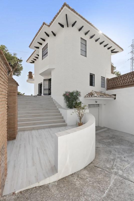 Sale of independent chalet in Calle Granada, 5 -3, Benalmádena
photo 1
