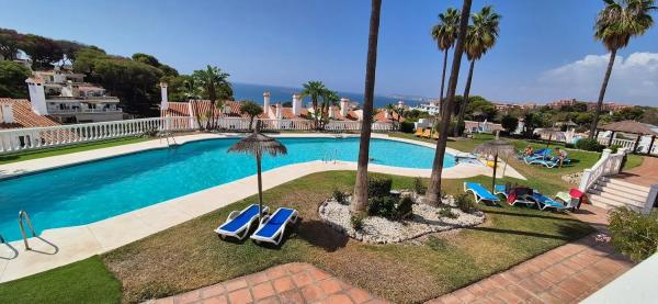Chalet independiente en venta en  Arcos de la Perla, Benalmádena photo 1