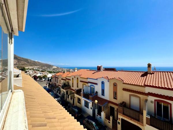 Chalet independiente en venta en Calle Hierbamora, Benalmádena photo 1