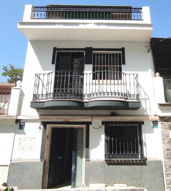 Продажа отдельного шале в Calle Velarde, Бенальмадена photo 1