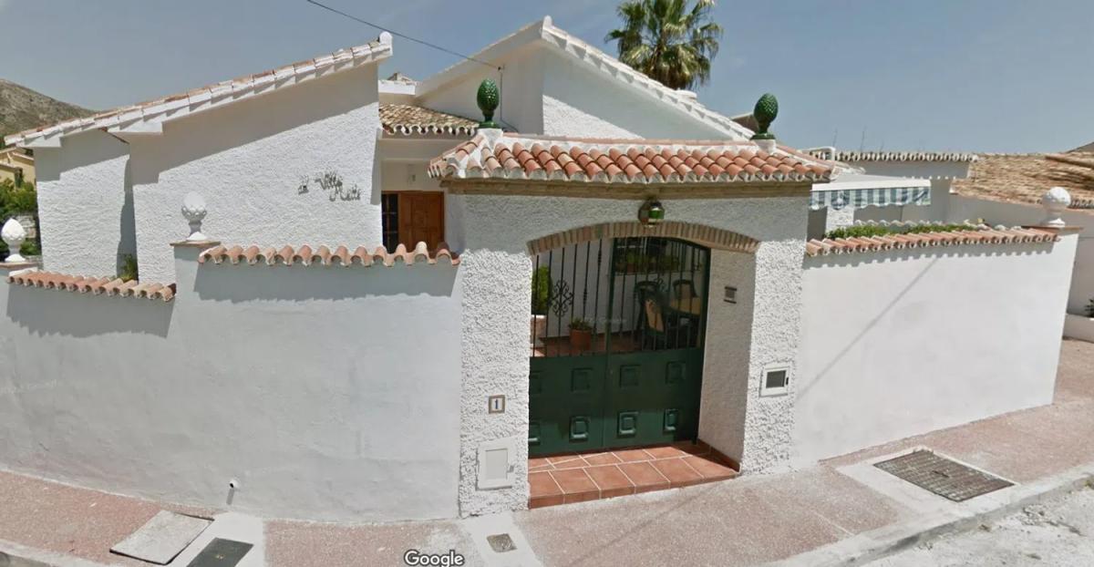 Sprzedaż niezależnego domku jednorodzinnego w Avenida Juan Luis Peralta, Benalmádena photo 2