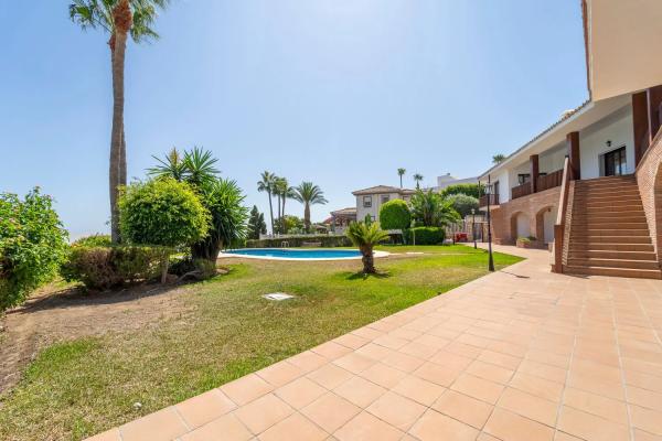 Detached villa for sale in  Calle Vitoria, Benalmádena photo 4