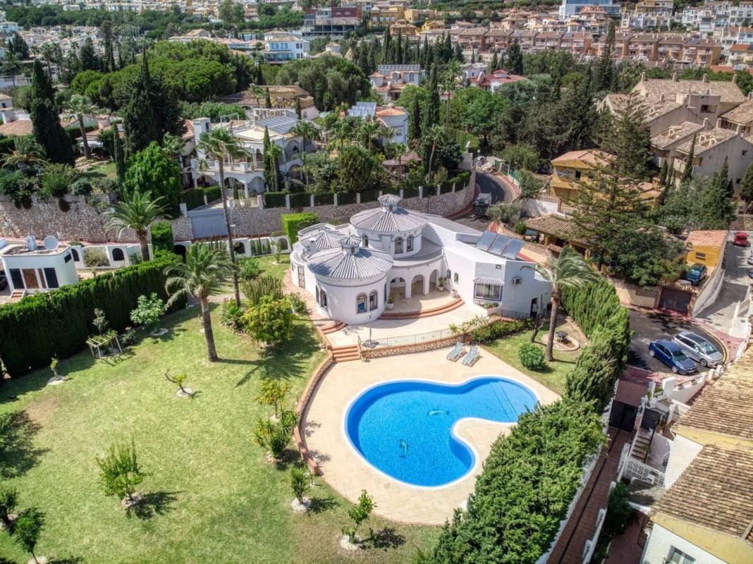 Sale of independent chalet in Avenida del Pacífico, Benalmádena
photo 2