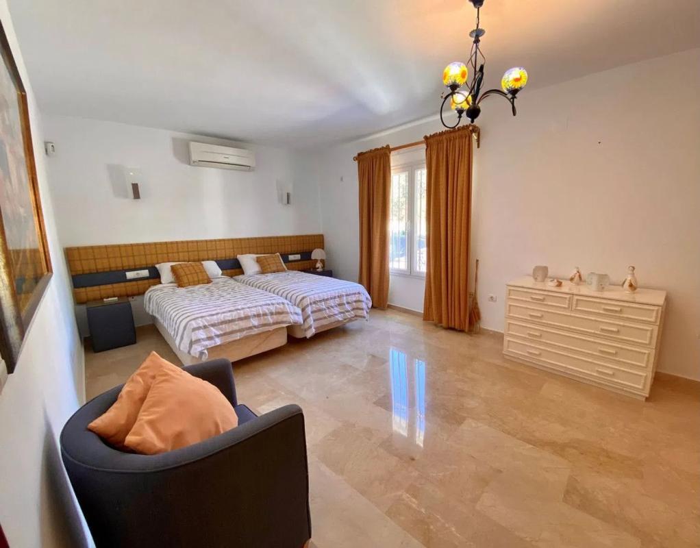 Sale of independent chalet in Avenida del Pacífico, Benalmádena
photo 4