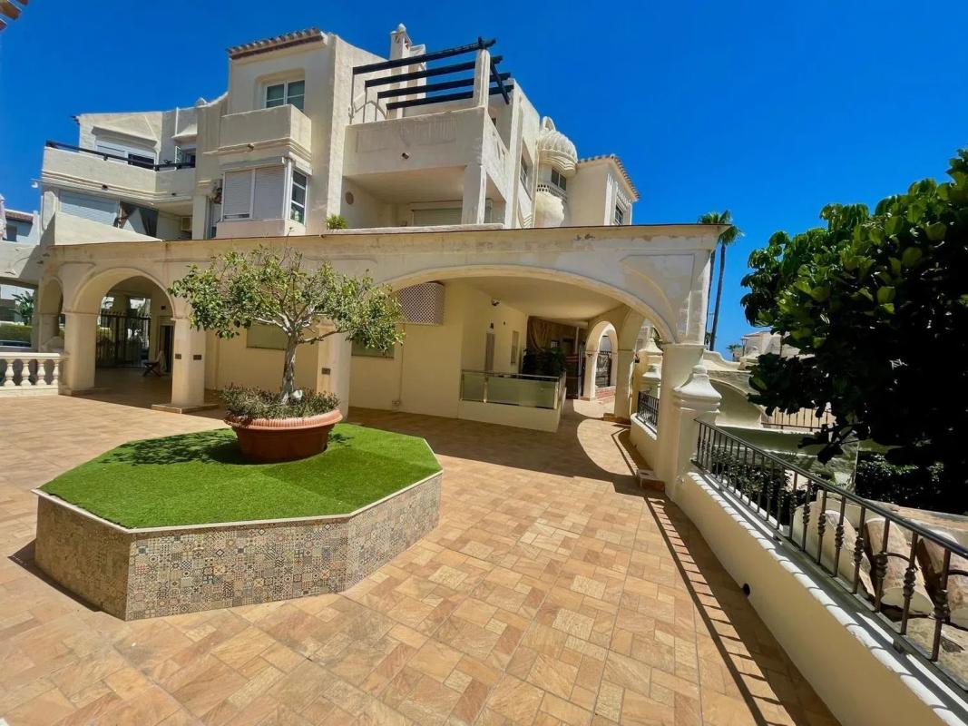 Sale of apartment in Calle La Fragata, Benalmádena
photo 2