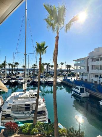Продажа квартиры в  Avenida Juan Sebastián Elcano, Бенальмадена photo 2
