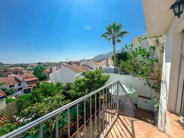 Chalet independiente en venta en Calle Topacio, Benalmádena photo 1