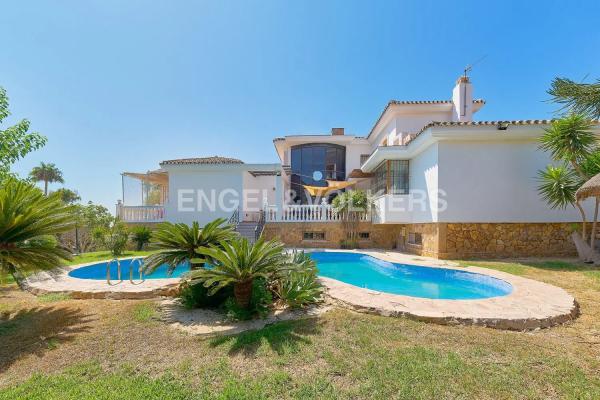 Коттедж на продажу в Barrio Cortijo Torrequebrada, Бенальмадена photo 1
