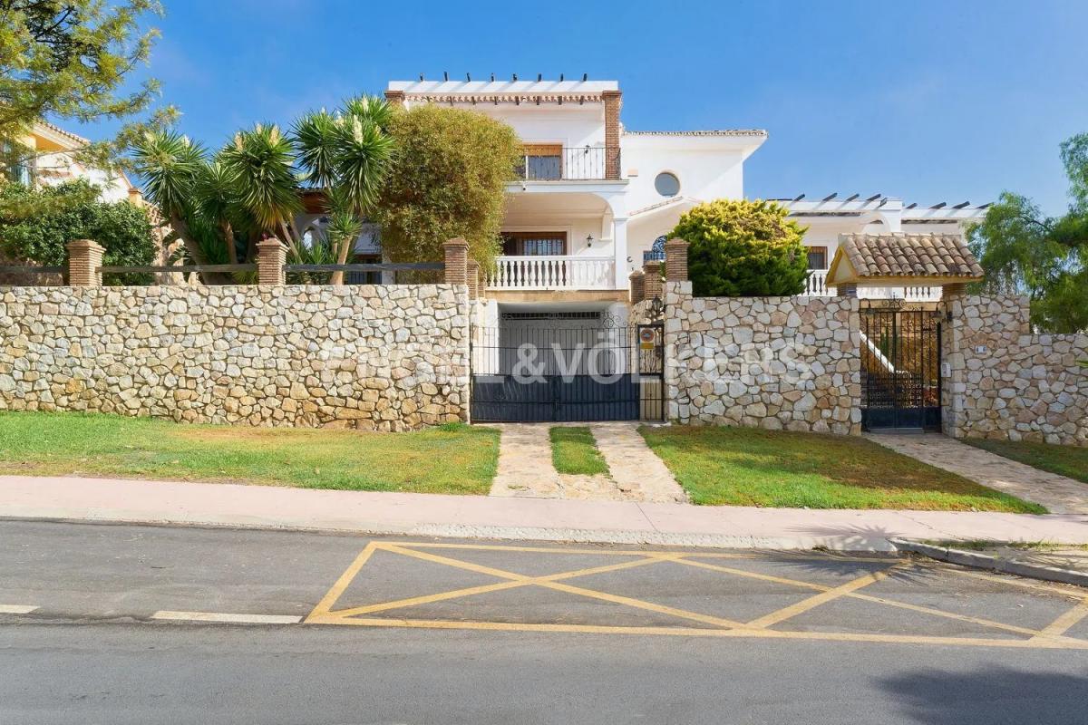 Venta de chalet independiente en Barrio Cortijo Torrequebrada, Benalmádena
photo 2