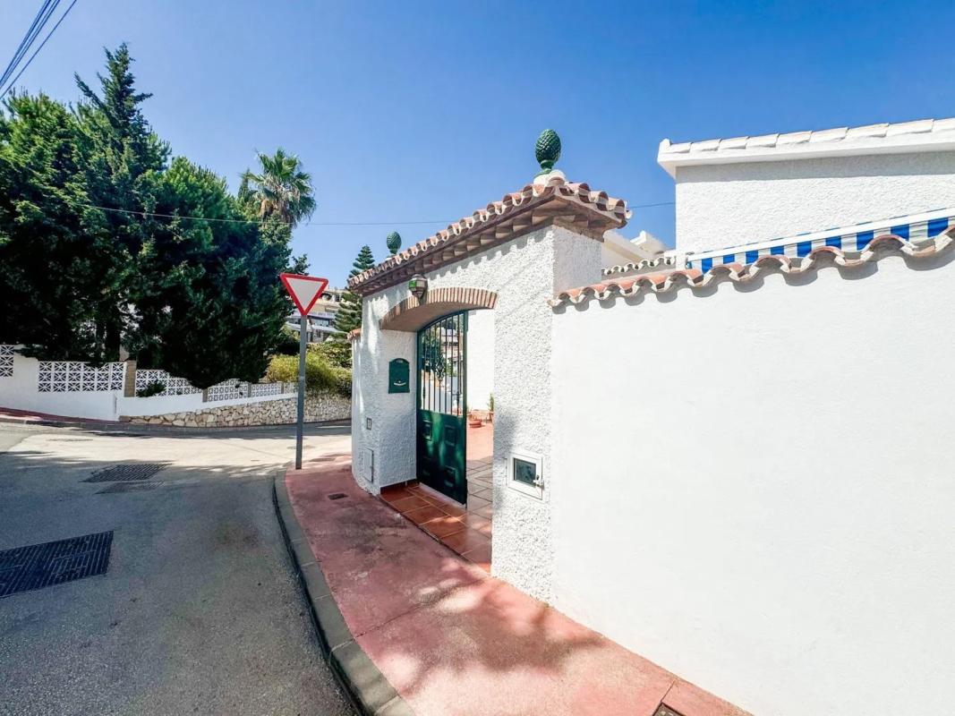 Sprzedaż niezależnego domku jednorodzinnego w Calle Pamela, Benalmádena photo 1