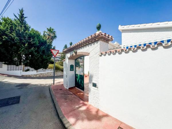 Wolnostojąca willa na sprzedaż w Calle Pamela, Benalmádena photo 1