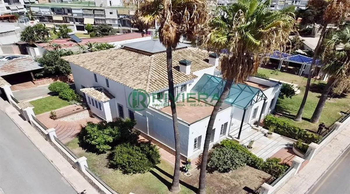 Продажа отдельного шале в  Avenida Imperio Argentina, Бенальмадена photo 2