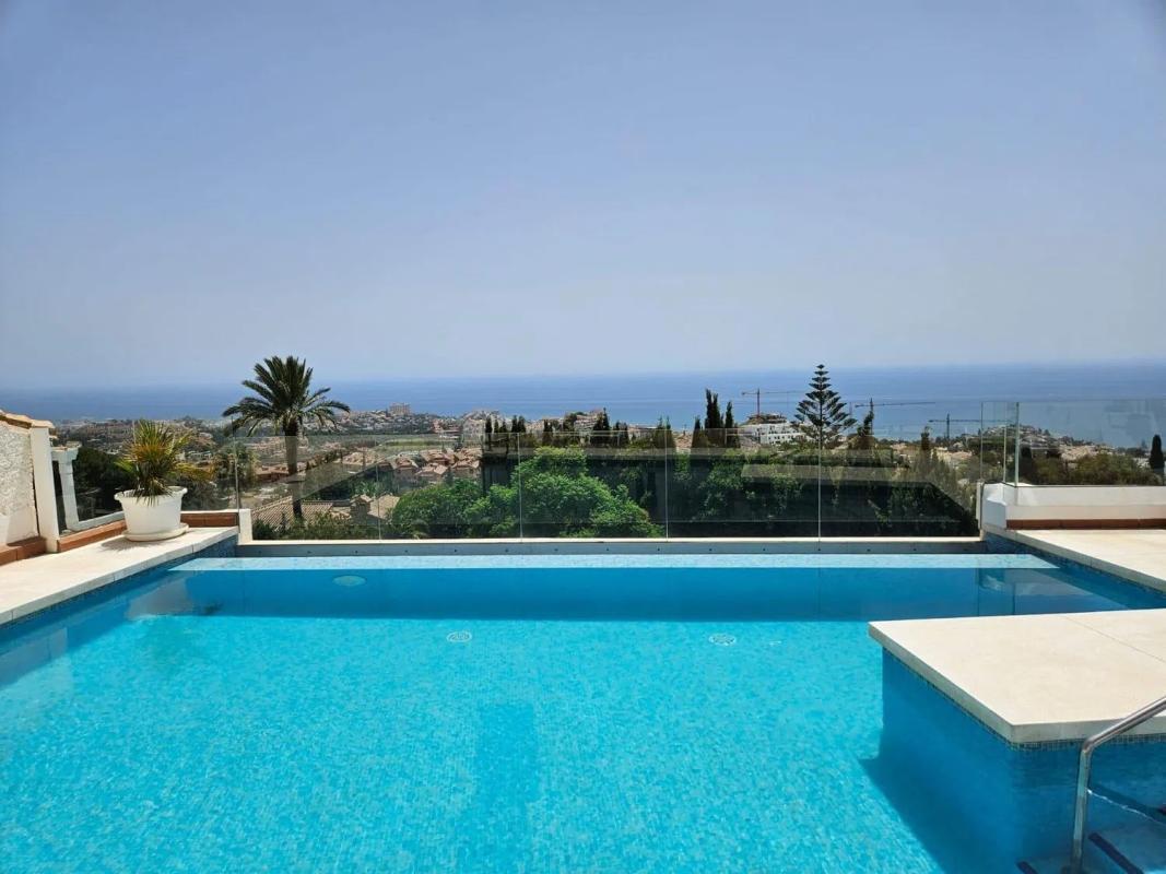 Venta de duplex en Calle Pinsapo, 3, Benalmádena photo 1