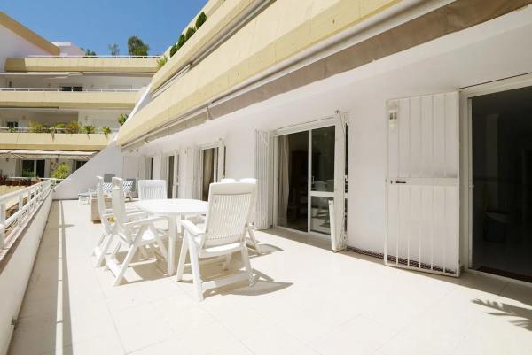 Piso en venta en Calle Helsinki, Benalmádena thumbnail 1