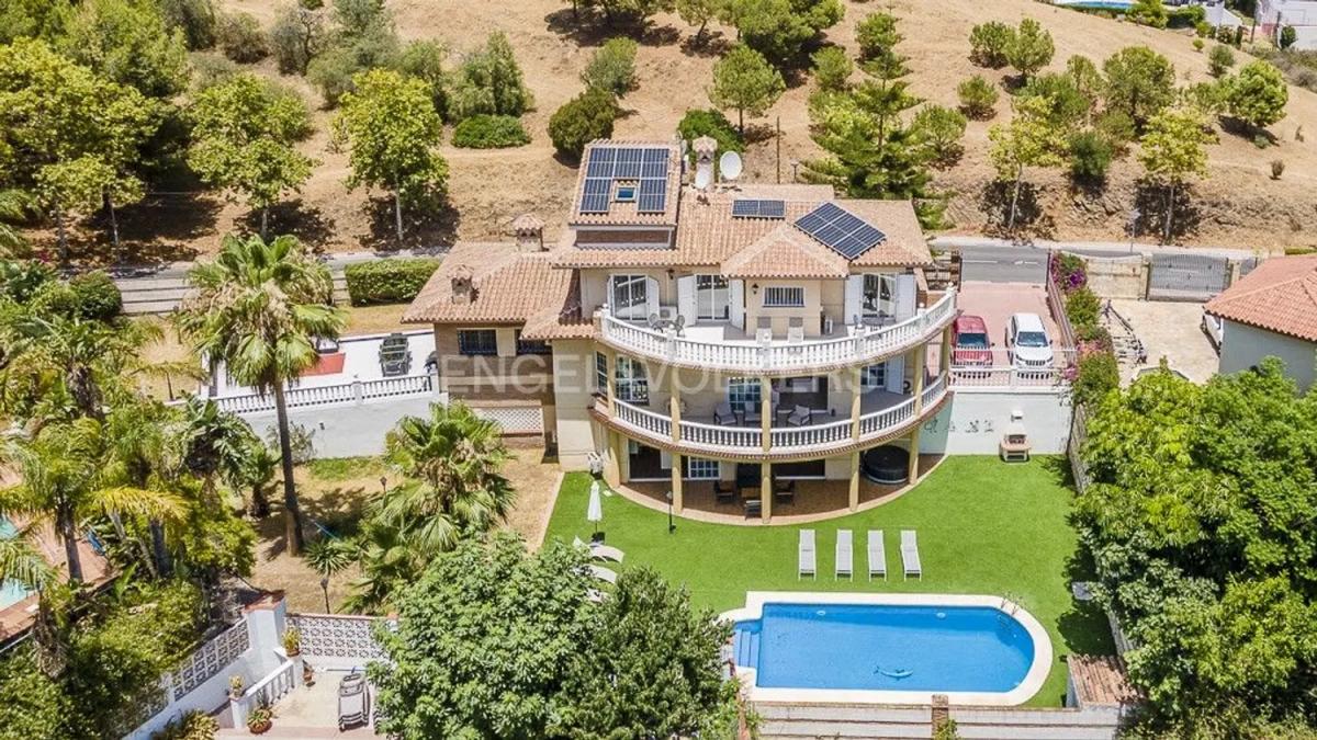 Sale of independent chalet in Arroyo de la Miel, Benalmádena
photo 1