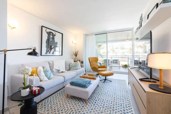Продажа квартиры в  Avenida Manuel Mena Palma, 13, Бенальмадена photo 1