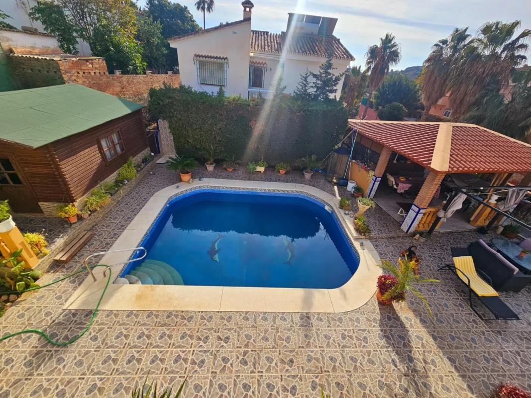 Sale of independent chalet in Avenida de la Yedra s/n, Benalmádena
photo 2