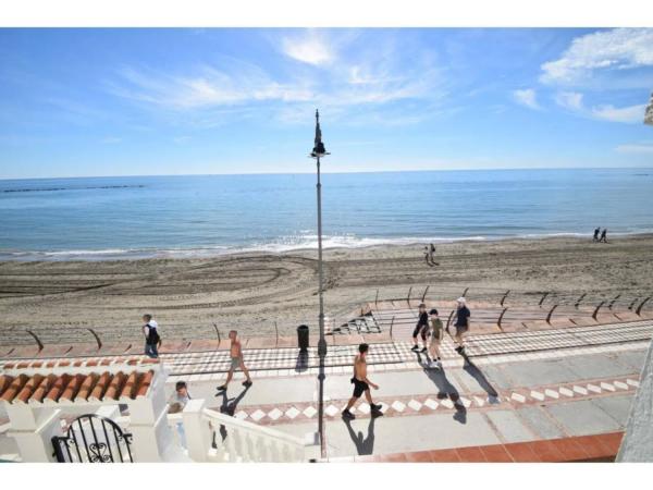Продажа квартиры в  Paseo Maritimo, Бенальмадена photo 1