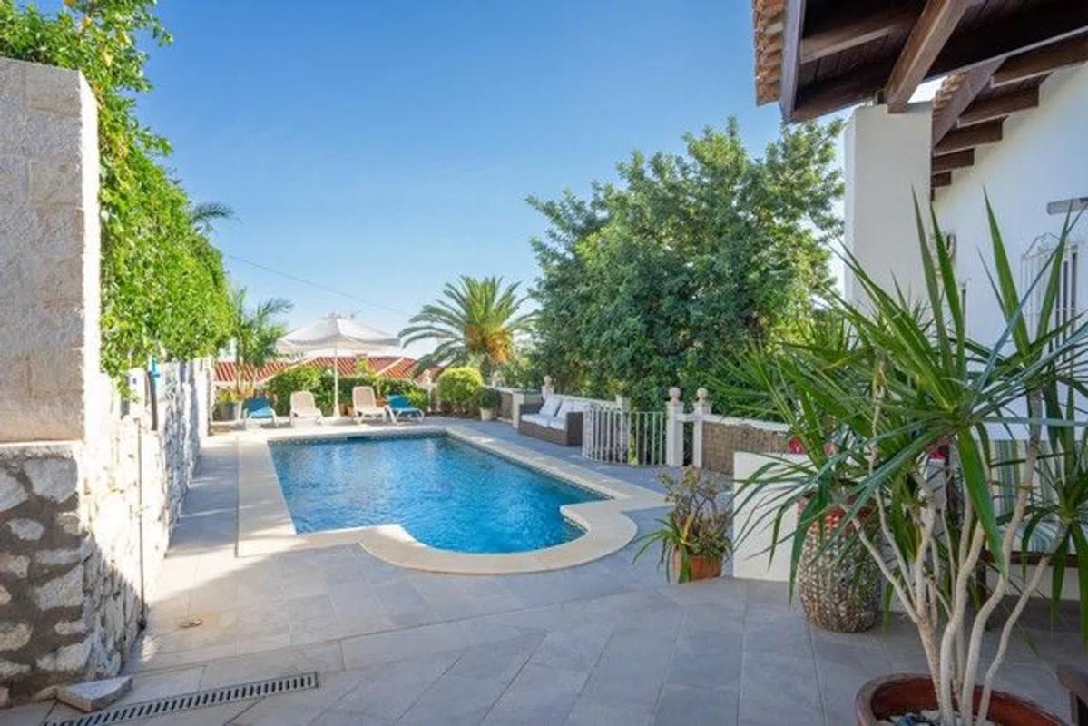 Продажа отдельного шале в Barrio Rancho Domingo - La Hacienda, Бенальмадена photo 2
