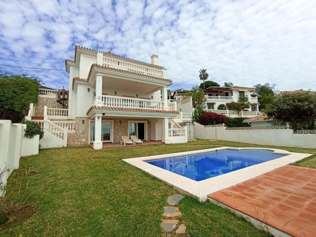 Sale of independent chalet in Calle Salamanca, Benalmádena
photo 1