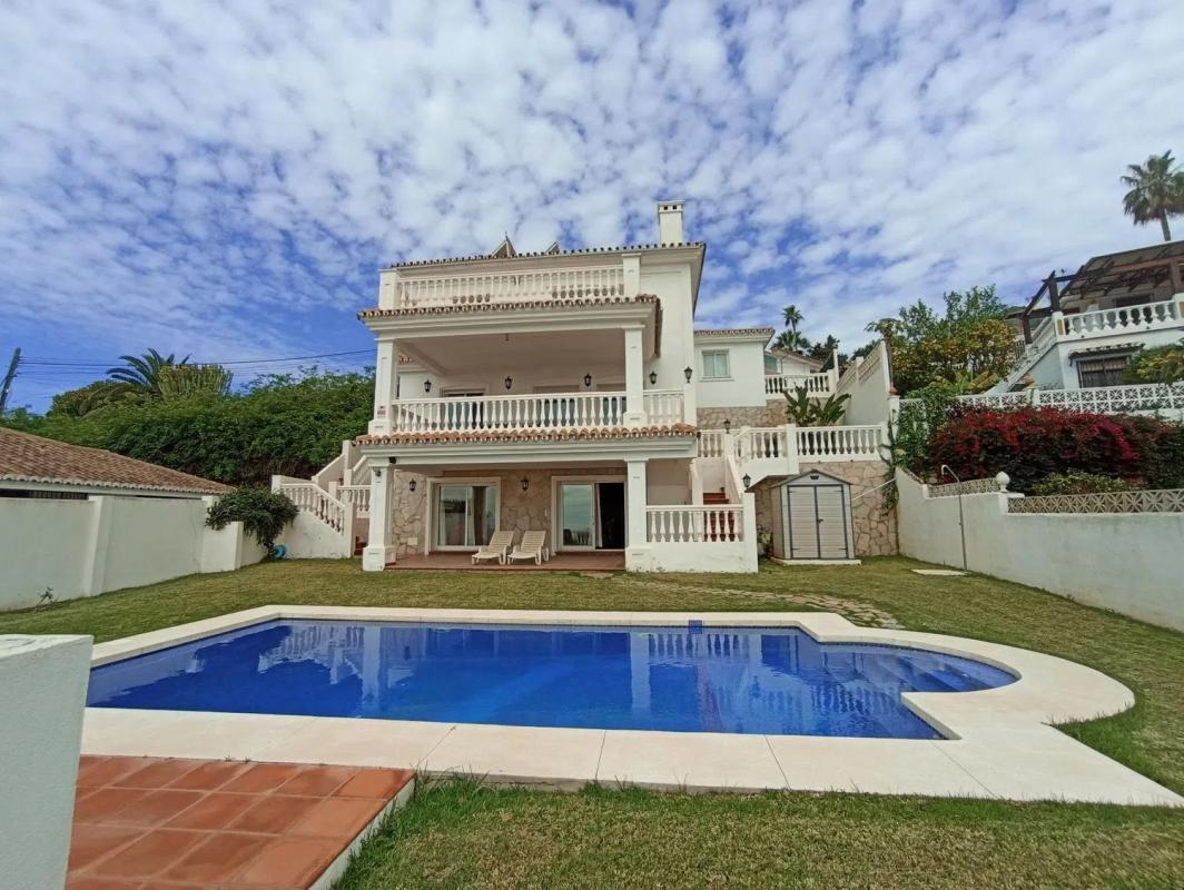 Sale of independent chalet in Calle Salamanca, Benalmádena
photo 2