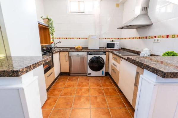 Коттедж на продажу в  Calle Acebo, 135, Бенальмадена photo 3