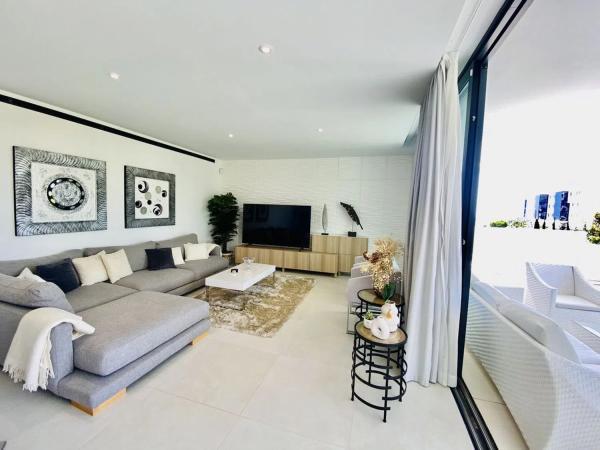 Piso en venta en  Avenida Retamar, Benalmádena photo 2
